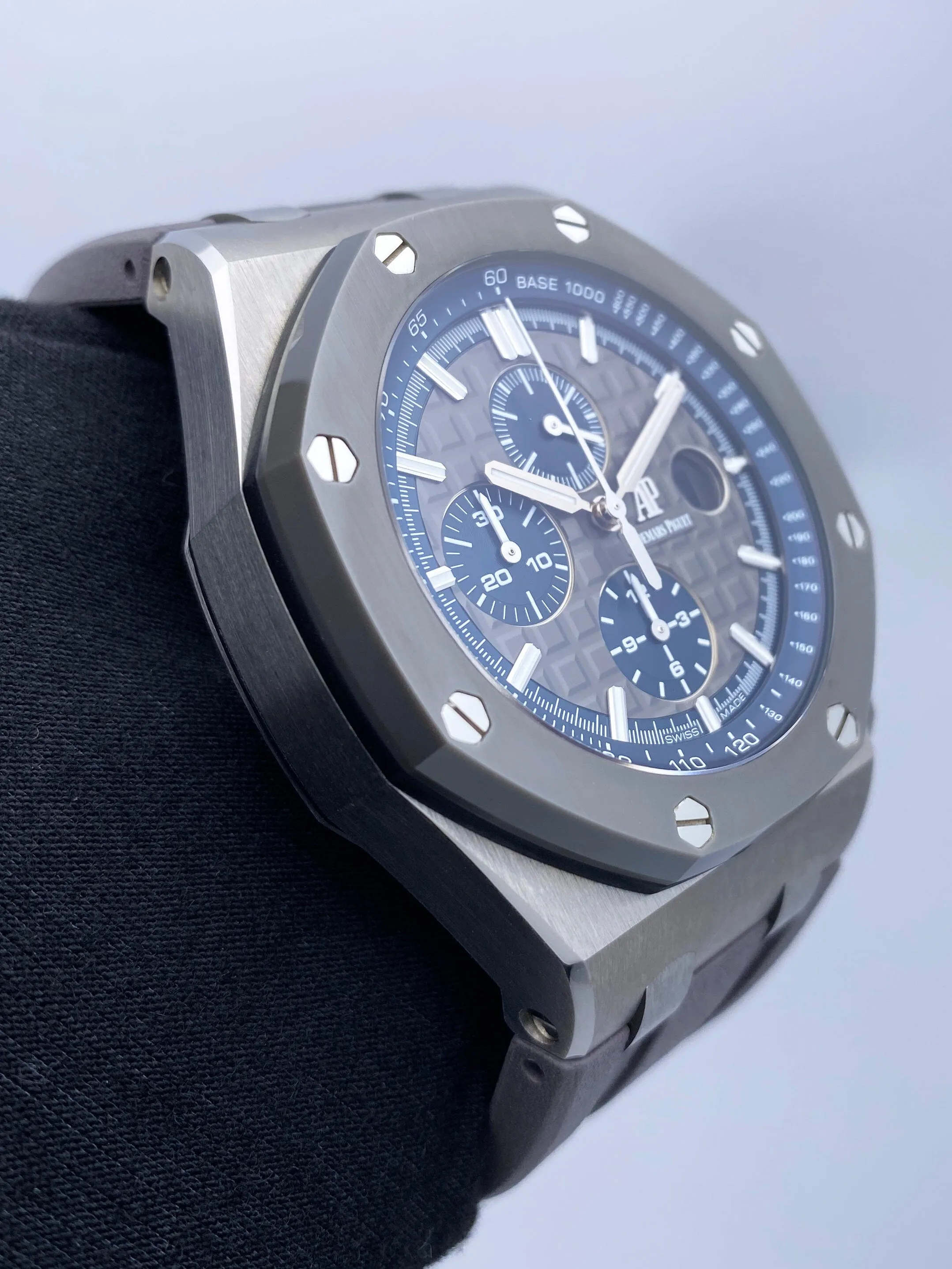 Audemars Piguet Royal Oak Offshore 26400IO Mens Watch