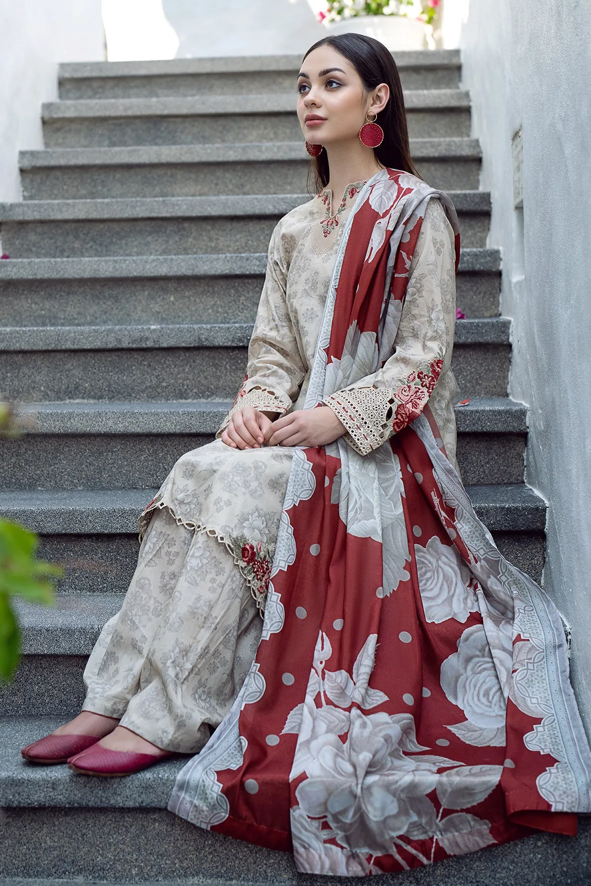 EMBROIDERED PRINTED LAWN UF-549