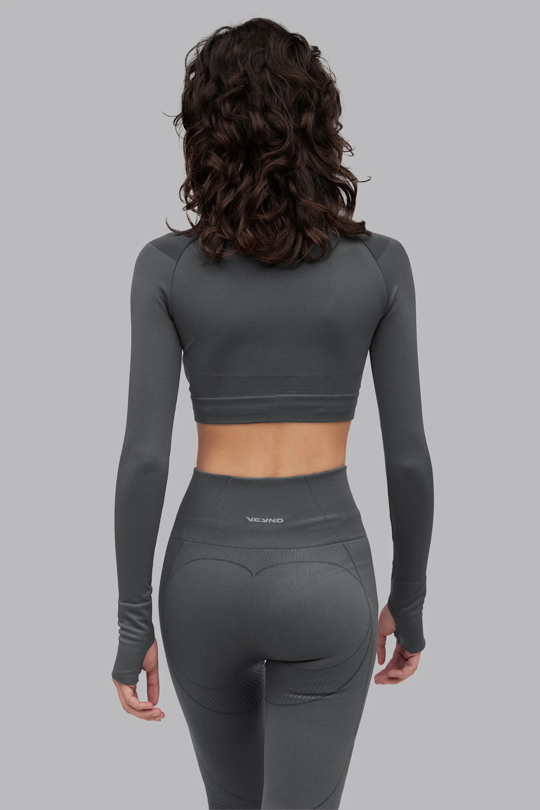 V_COMPRESS CROPPED SEAMLESS LONG SLEEVE TOP - Dark Gray